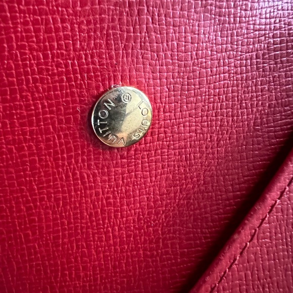 Louis Vuitton 4 Ring Epi Key Holder - Picture 10 of 15